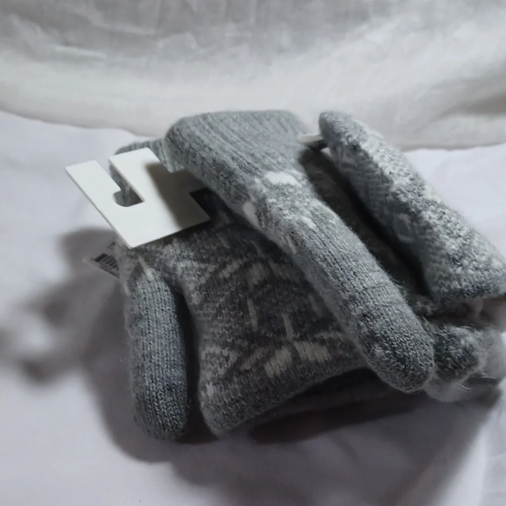 Sonoma Kids Gray Chistmas Winter Snowflake Fleece Lined Mittens
